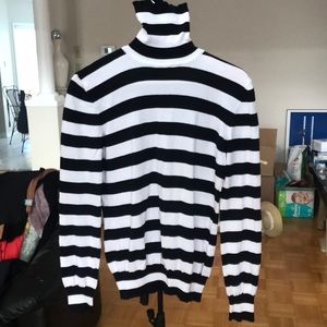 H & M LADIES  SWEATER SIZE WOMEN S